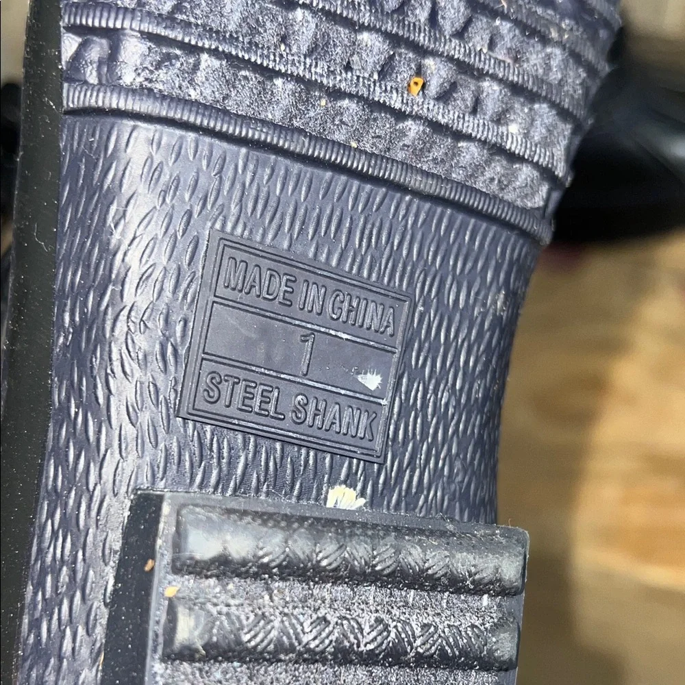 Size 1 Lands End Black and Blue Winter Snow Boots. I believe new. Steel shank